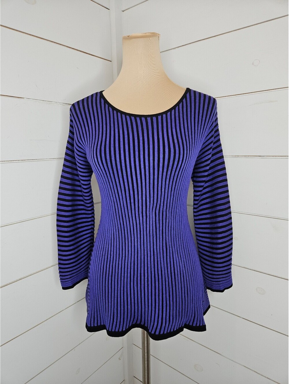 Dana Buchman medium purple & black raised texture scoop neck sweater